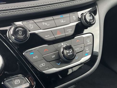 New 2026 Chrysler Pacifica Select FWD image 23