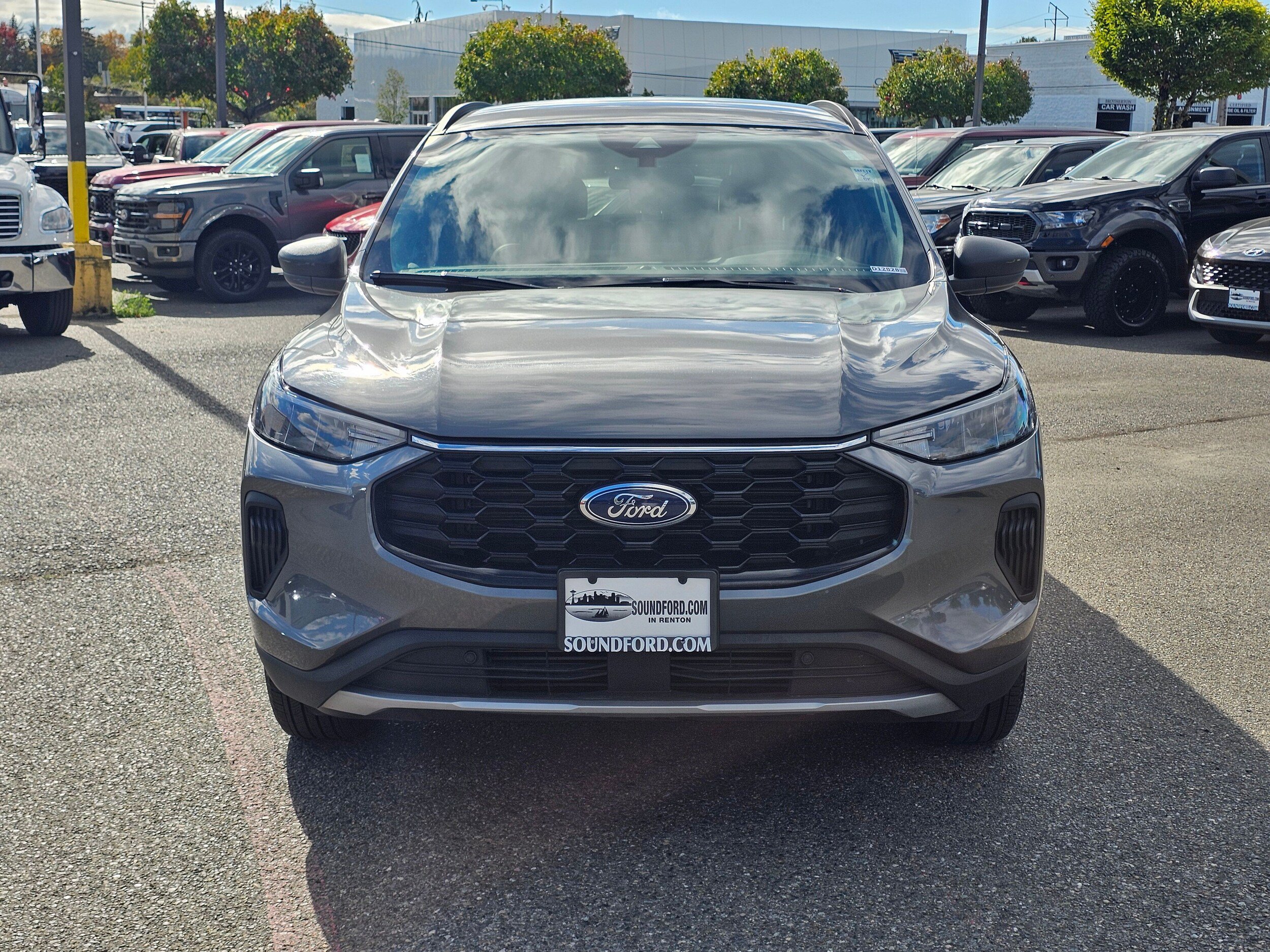 Used 2025 Ford Escape ST-Line AWD/4WD image 2