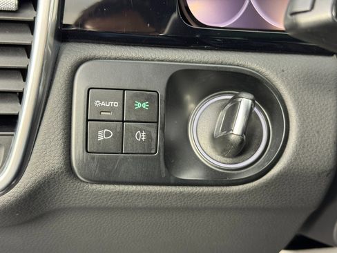 Used 2023 Porsche Cayenne Platinum Edition w/ Premium Package image 19