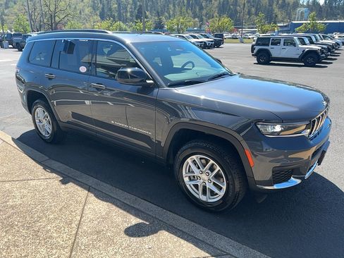New 2025 Jeep Grand Cherokee L Laredo image 6