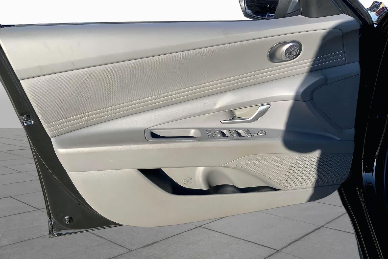 Used 2025 Hyundai Elantra SEL FWD image 21