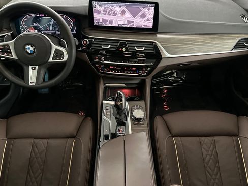 Used 2023 BMW M550i xDrive w/ Executive Package image 3