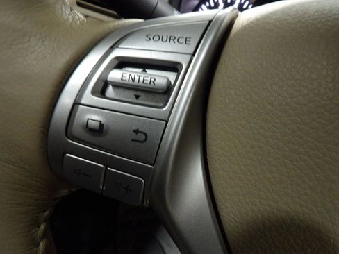 Used 2017 Nissan Altima 2.5 SL w/ Moonroof Package image 18