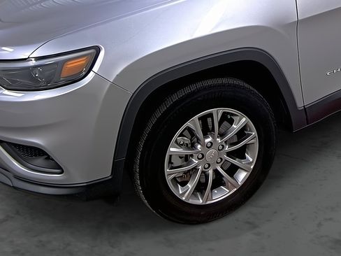 Used 2019 Jeep Cherokee Latitude Plus w/ Comfort/Convenience Group AWD/4WD image 7