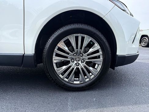 Certified 2021 Toyota Venza XLE w/ Softex Package AWD/4WD image 9