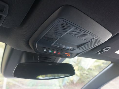 Used 2025 Chevrolet Equinox EV LT w/ Convenience Package image 31