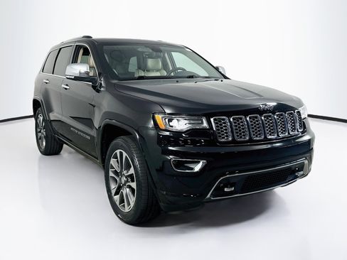 Used 2017 Jeep Grand Cherokee Overland AWD/4WD image 3