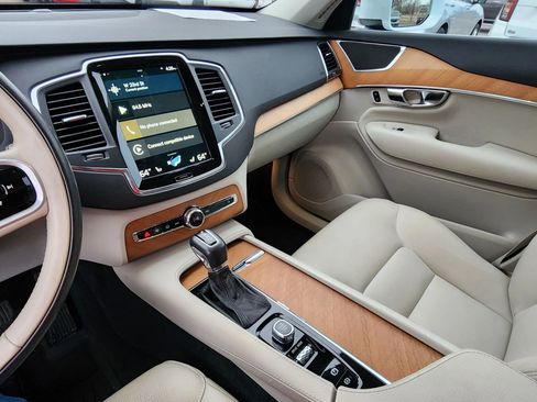 Used 2021 Volvo XC90 T6 Momentum w/ Climate Package image 16