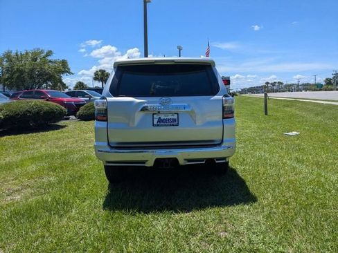 Used 2022 Toyota 4Runner Limited AWD/4WD image 4