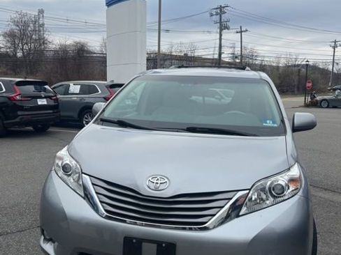 Used 2011 Toyota Sienna XLE w/ Premium Pkg image 1