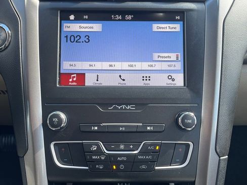 Used 2019 Ford Fusion SE image 10