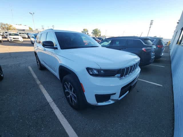 Used 2023 Jeep Grand Cherokee L Limited AWD/4WD image 8