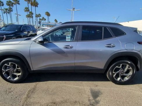 Used 2026 Chevrolet Trax LT FWD image 5