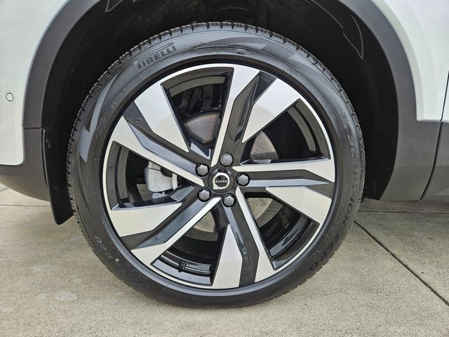 Used 2024 Volvo XC40 B5 Ultimate w/ Protection Package Premier AWD/4WD image 9