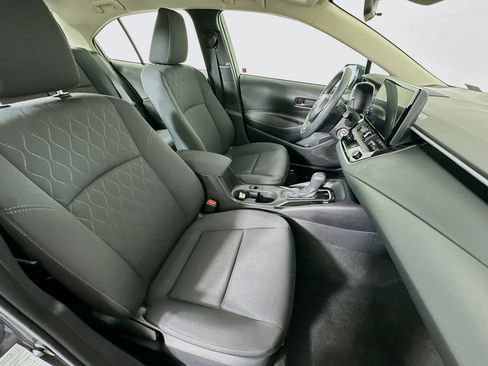 Used 2025 Toyota Corolla LE image 28