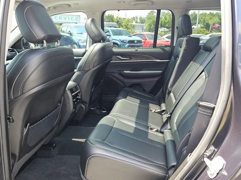 Used 2024 Jeep Grand Cherokee Limited w/ Luxury Tech Group II AWD/4WD image 11