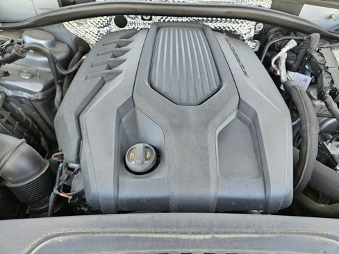 Certified 2023 Porsche Macan AWD/4WD image 30