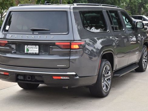 Used 2024 Jeep Wagoneer L Series II RWD image 8