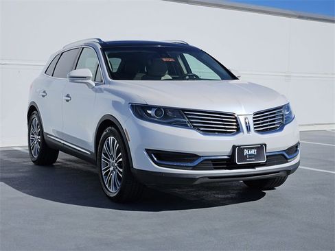 Used 2018 Lincoln MKX Reserve w/ Lincoln MKX Climate Package image 3