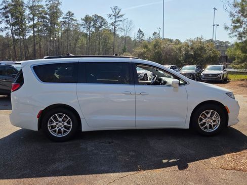 Used 2022 Chrysler Pacifica Touring-L FWD image 14