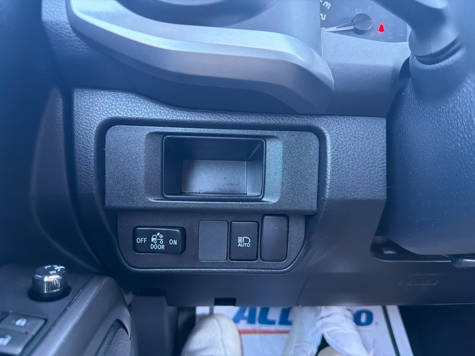 Used 2018 Toyota Tacoma SR5 AWD/4WD image 18