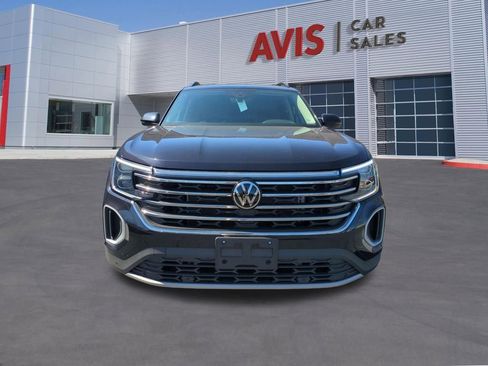 Used 2025 Volkswagen Atlas SE FWD image 2