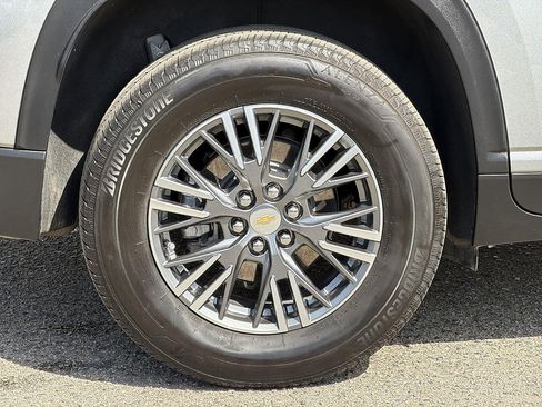 Used 2025 Chevrolet Traverse LT AWD/4WD image 32