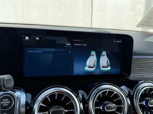 Used 2025 Mercedes-Benz GLB 250 image 11