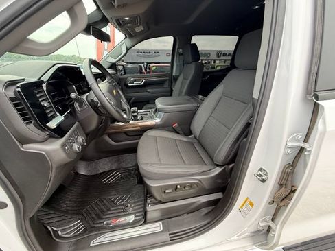 Used 2025 Chevrolet Silverado 1500 LT AWD/4WD image 9