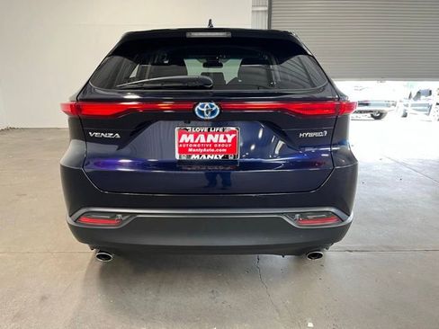 Used 2022 Toyota Venza LE AWD/4WD image 4