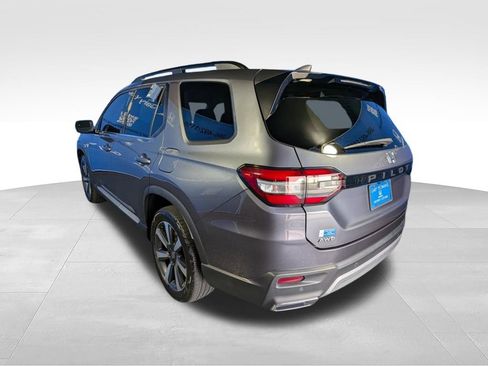 Certified 2024 Honda Pilot Touring image 6