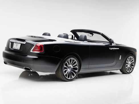 Used 2019 Rolls-Royce Dawn RWD image 11