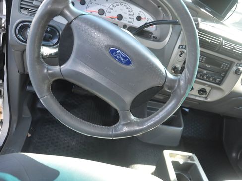 Used 2004 Ford Explorer Sport Trac XLT image 29