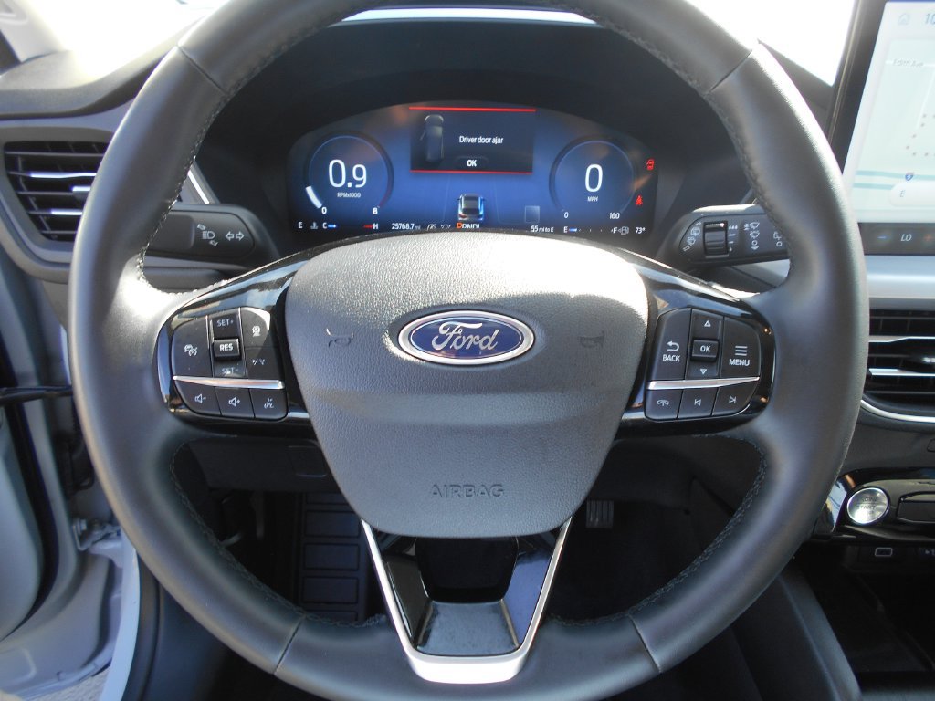 Used 2025 Ford Escape Platinum AWD/4WD image 4