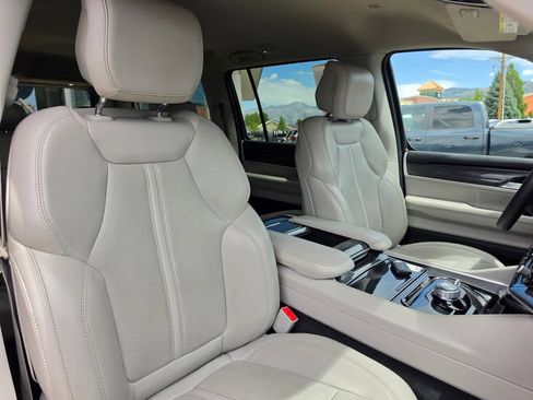 Used 2022 Jeep Wagoneer Series I AWD/4WD image 19