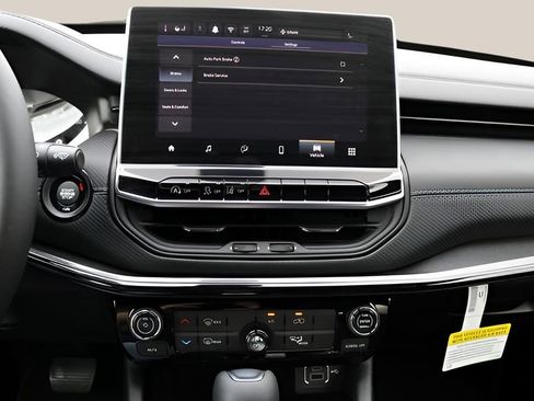 New 2026 Jeep Compass Latitude image 21