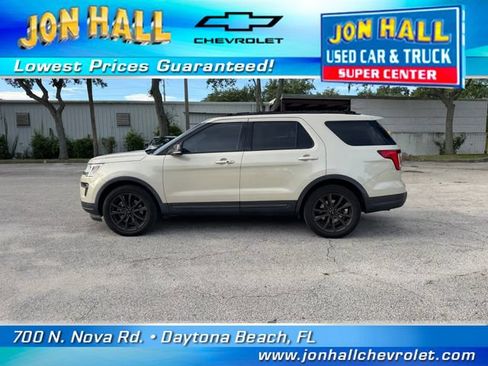 Used 2018 Ford Explorer XLT w/ Equipment Group 202A FWD image 5