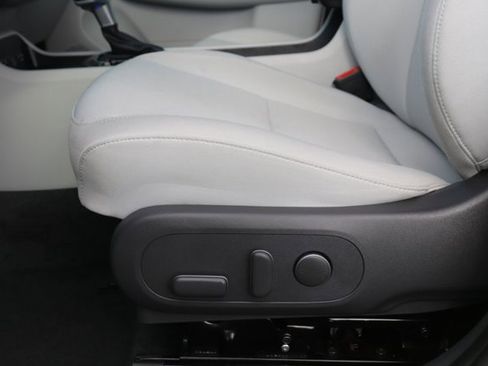 Used 2025 Hyundai Kona SEL image 9