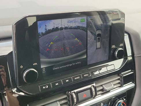 Used 2024 Nissan Pathfinder SL w/ SL Premium Package image 16