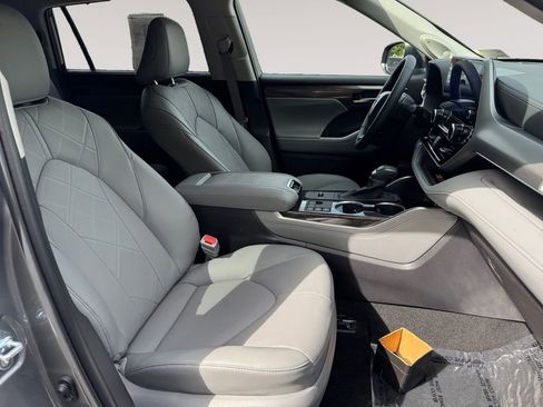 Used 2026 Toyota Highlander Platinum AWD/4WD image 15