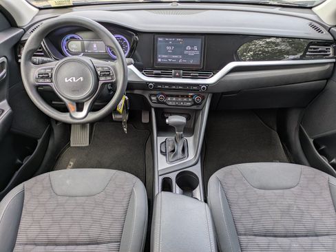 Certified 2022 Kia Niro LX FWD image 11