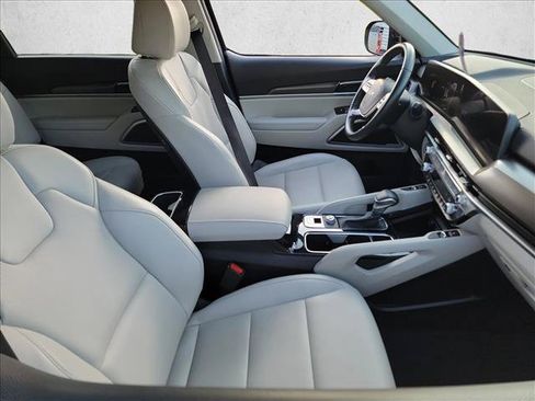 Used 2025 Kia Telluride S FWD image 15