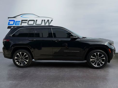 Used 2023 Jeep Grand Cherokee Overland AWD/4WD image 2