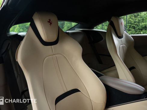 Used 2022 Ferrari Roma RWD image 34