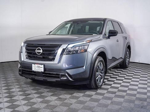 New 2025 Nissan Pathfinder S image 3