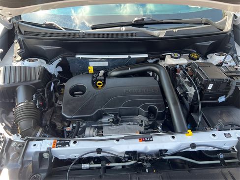 Used 2023 GMC Terrain SLE w/ Driver Convenience Package image 12