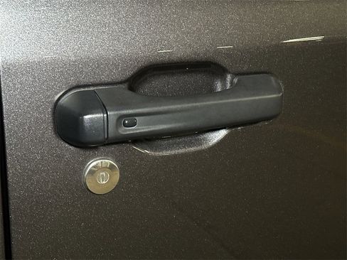 Used 2022 Jeep Wrangler Unlimited Sahara w/ Cold Weather Group image 11