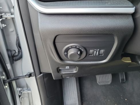 Certified 2025 Jeep Grand Cherokee Altitude RWD image 24