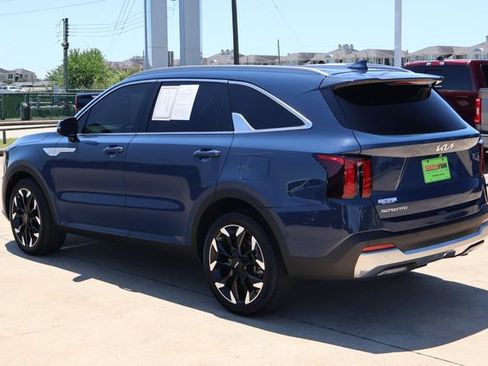 Used 2024 Kia Sorento EX FWD image 4