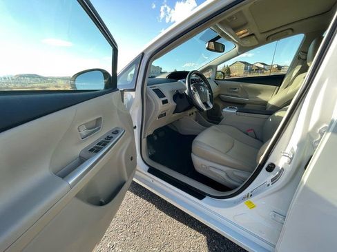 Used 2014 Toyota Prius V Five image 10